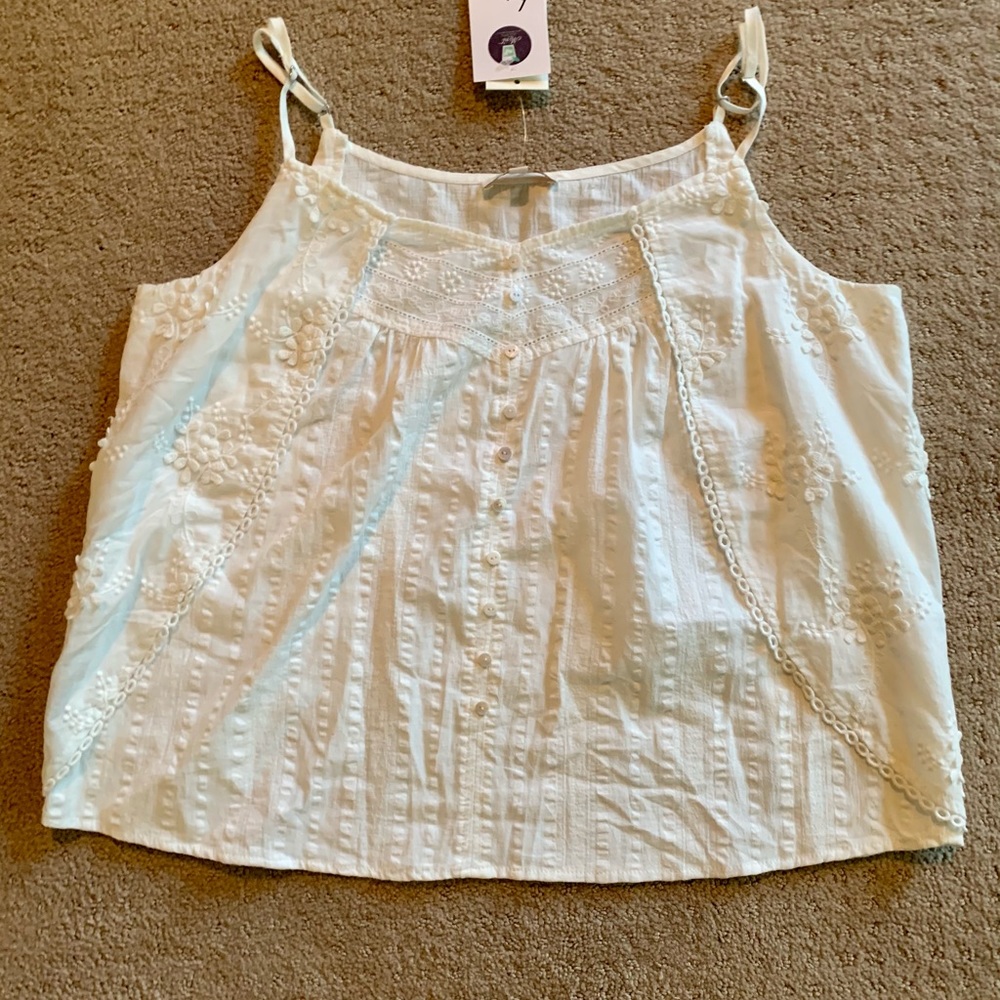 NWT skies are blue wms lrg embroidered tank